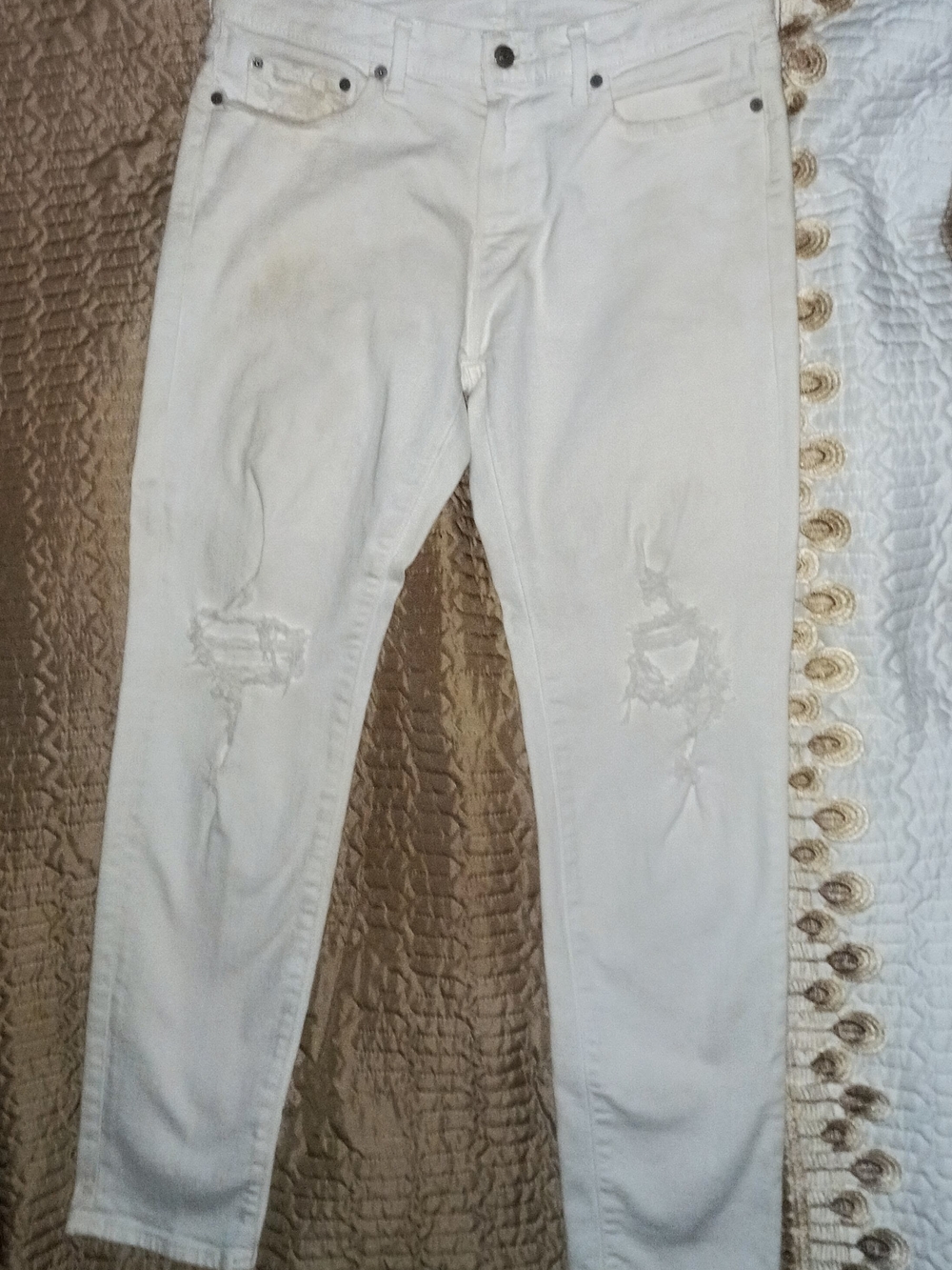Abercrombie & Fitch White Distressed Skinny Jeans
